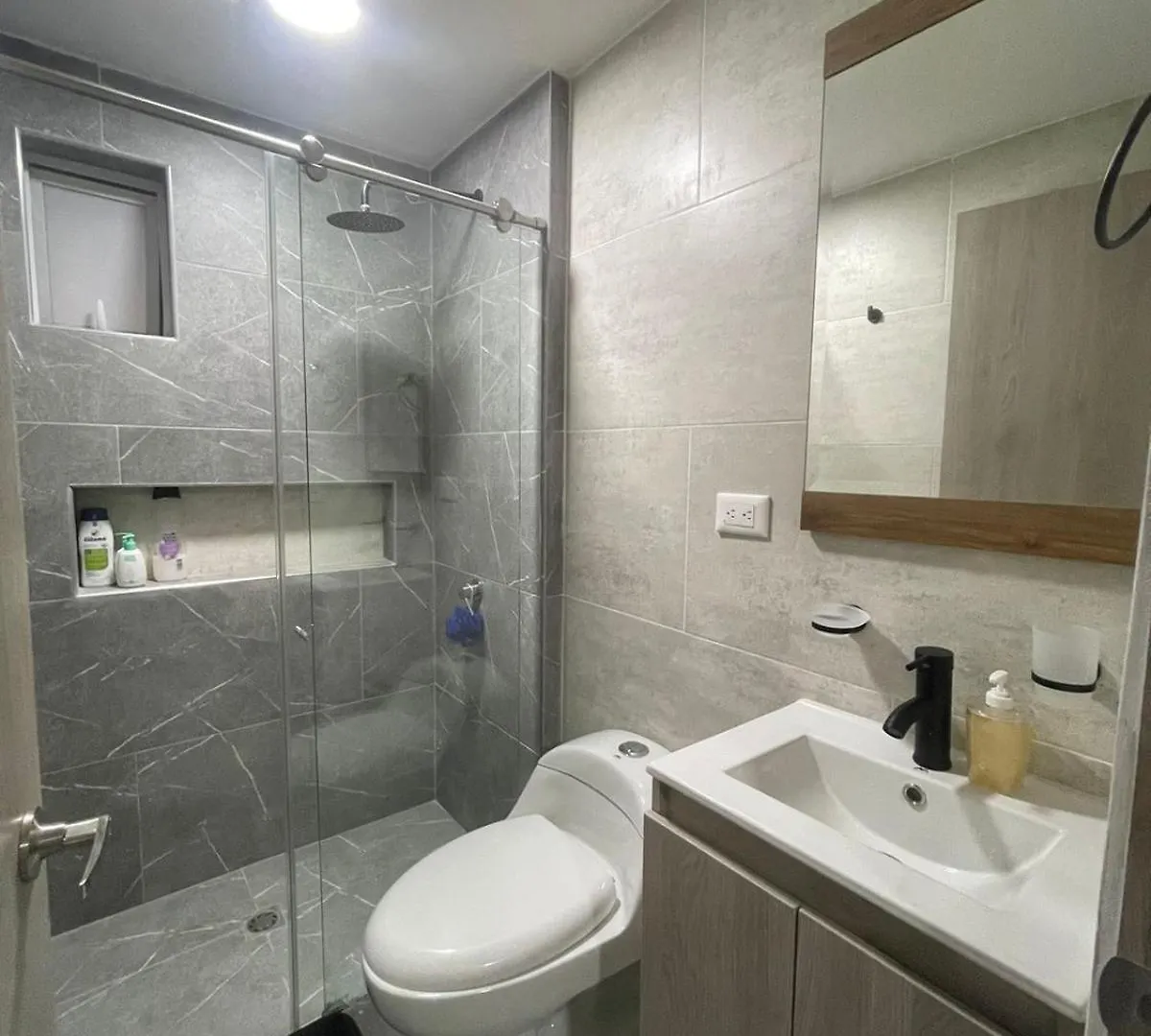 Lägenhet 301-B Apto Zona Sur Aa-Parking Privado-Gym Cali